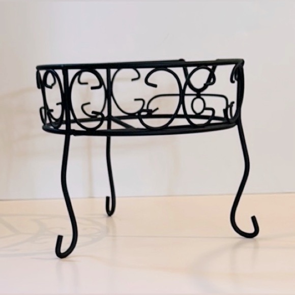 NWOT Black Metal Decorative Plant Stand - Picture 7 of 13